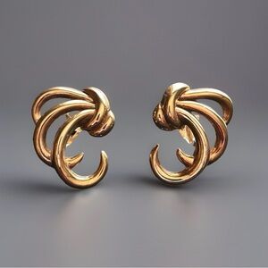 Crown Trifari Gold Tone Clip On Earrings Round Curved Swirl Knot EUC